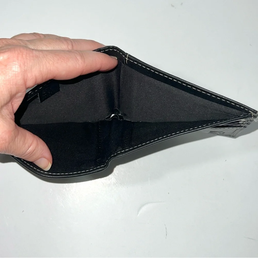 Steve Madden Minimal Black Leather Bi-Fold Mans Wallet